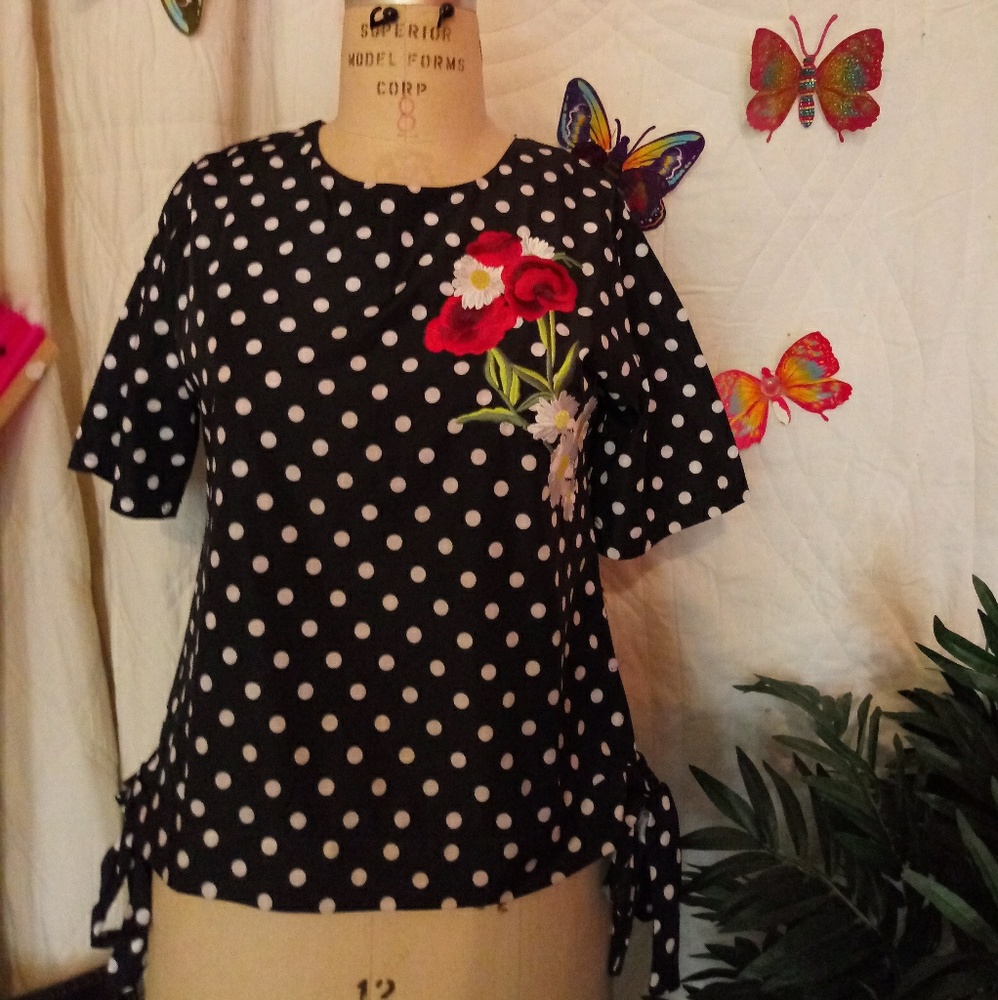 JP. KIDS BRAND BLOUSE SIZE 20 BLACK AND WHITE.
